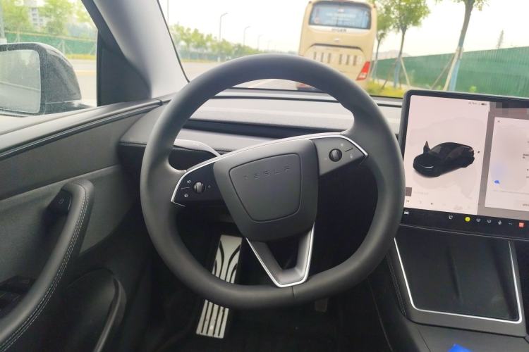 Used Tesla Model Y 2025 Rear-Wheel-Drive Version Steering Wheel