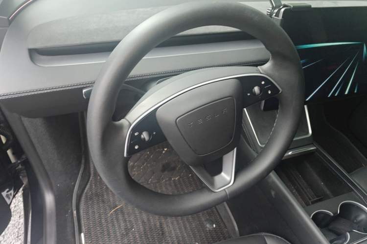 Used Tesla Model Y 2025 Rear-Wheel-Drive Version Steering Wheel