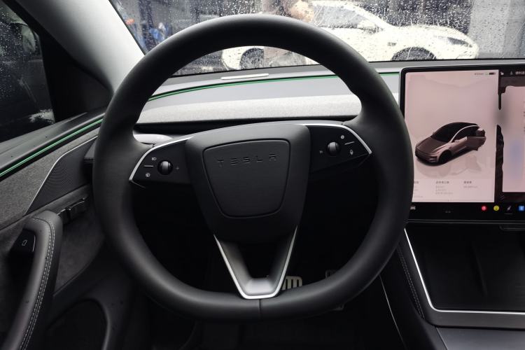 Used Tesla Model Y 2025 Long-Range All-Wheel-Drive Version Steering Wheel