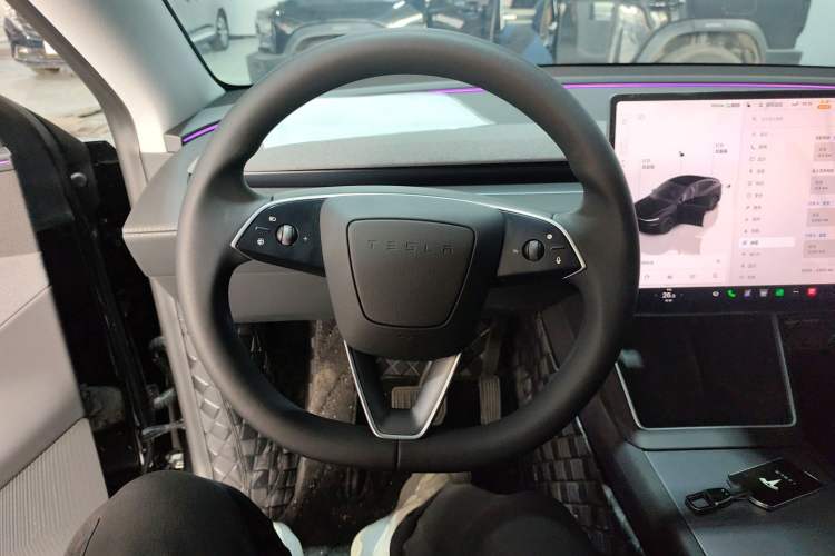 Used Tesla Model Y 2025 Rear-Wheel-Drive Version Steering Wheel