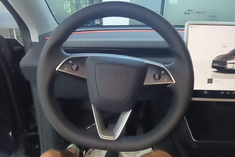 Used Tesla Model Y 2025 Updated Version Long-Range All-Wheel Drive Steering Wheel
