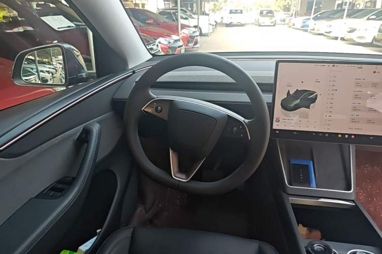Used Tesla Model Y 2025 Rear-Wheel-Drive Version Steering Wheel