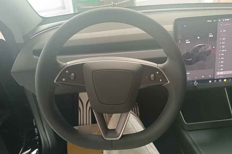 Used Tesla Model Y 2025 Updated Version Long-Range All-Wheel Drive Steering Wheel