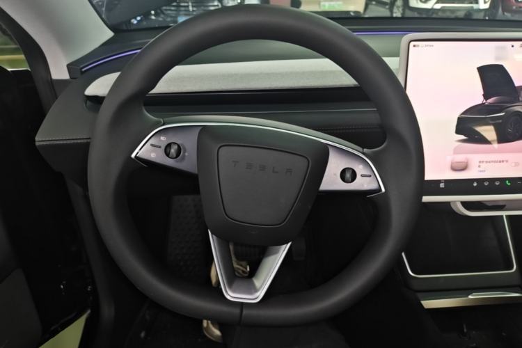 Used Tesla Model Y 2025 Long-Range All-Wheel-Drive Version Steering Wheel