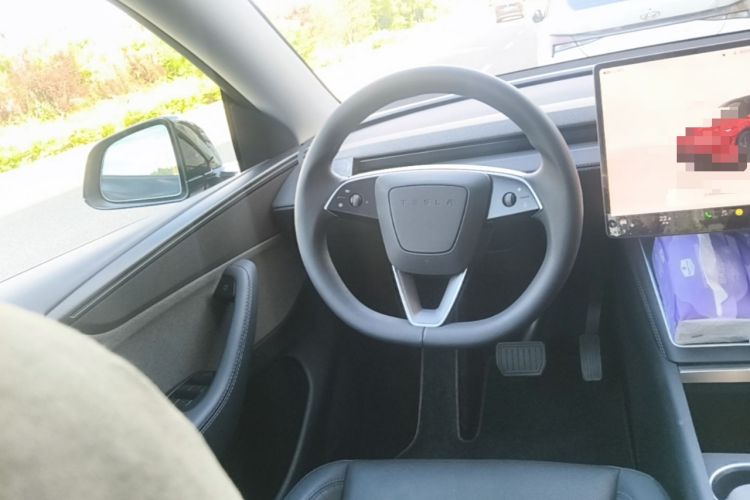 Used Tesla Model Y 2025 Rear-Wheel-Drive Version Steering Wheel