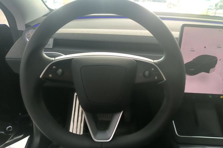 Used Tesla Model Y 2025 Updated Version Long-Range All-Wheel Drive Steering Wheel