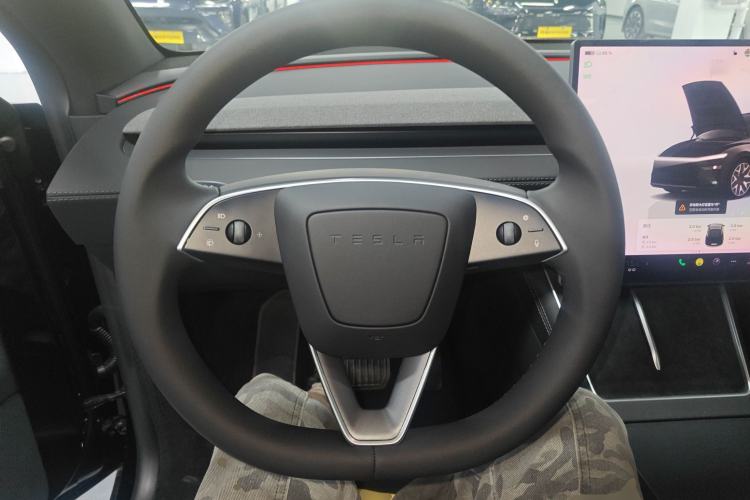 Used Tesla Model Y 2025 Updated Version Long-Range All-Wheel Drive Steering Wheel