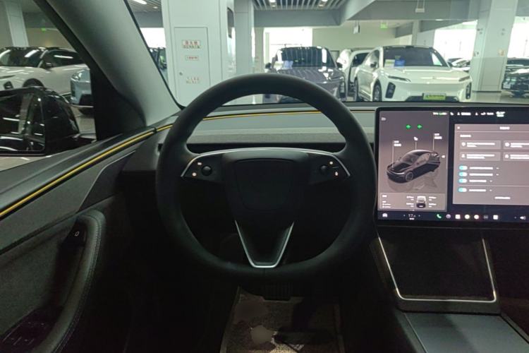 Used Tesla Model Y 2025 Updated Version Long-Range All-Wheel Drive Steering Wheel