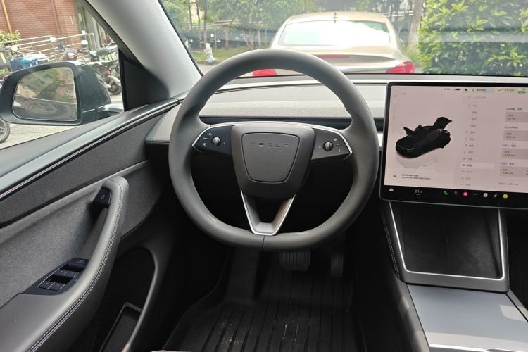 Used Tesla Model Y 2025 Rear-Wheel-Drive Version Steering Wheel
