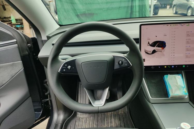 Used Tesla Model Y 2025 Long-Range All-Wheel-Drive Version Steering Wheel