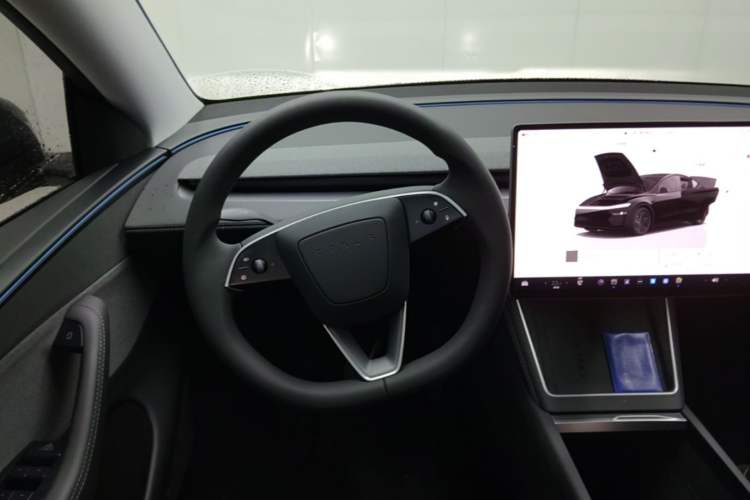 Used Tesla Model Y 2025 Rear-Wheel-Drive Version Steering Wheel