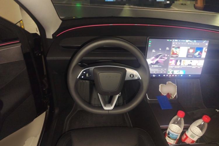 Used Tesla Model Y 2025 Long-Range All-Wheel-Drive Version Steering Wheel