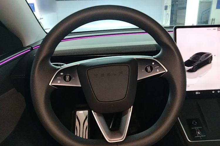 Used Tesla Model Y 2025 Rear-Wheel-Drive Version Steering Wheel