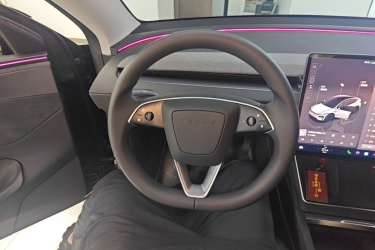 Used Tesla Model Y 2025 Updated Version Long-Range All-Wheel Drive Steering Wheel