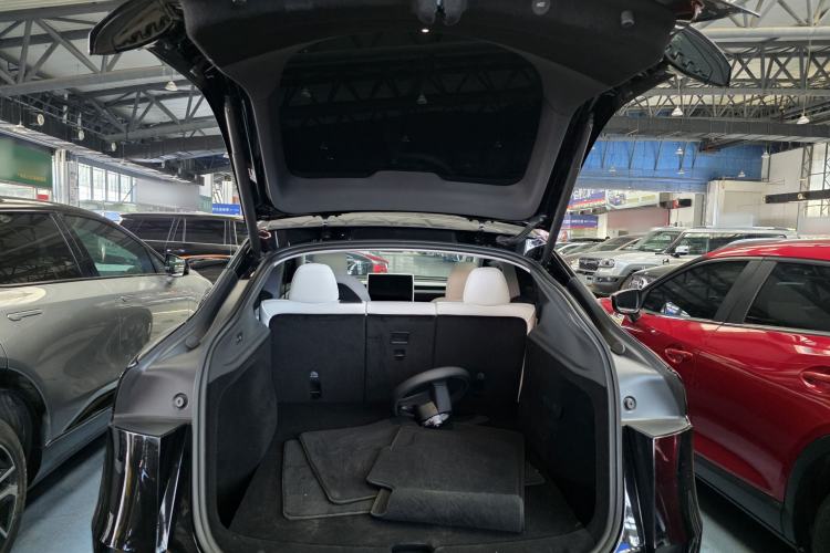 Used Tesla Model Y 2025 Rear-Wheel-Drive Version Trunk