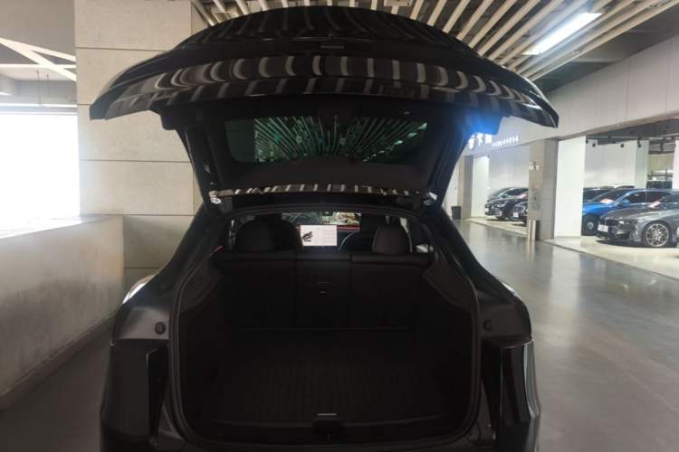 Used Tesla Model Y 2025 Long-Range All-Wheel-Drive Version Trunk