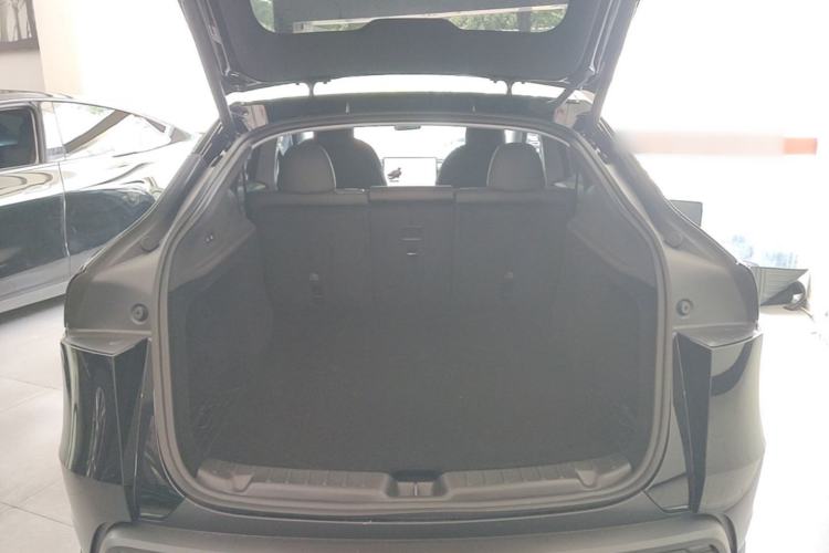 Used Tesla Model Y 2025 Rear-Wheel-Drive Version Trunk