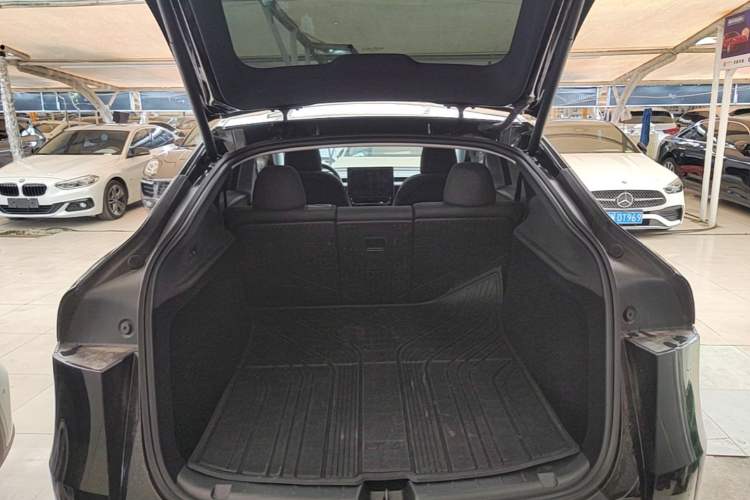Used Tesla Model Y 2025 Updated Version Long-Range All-Wheel Drive Trunk
