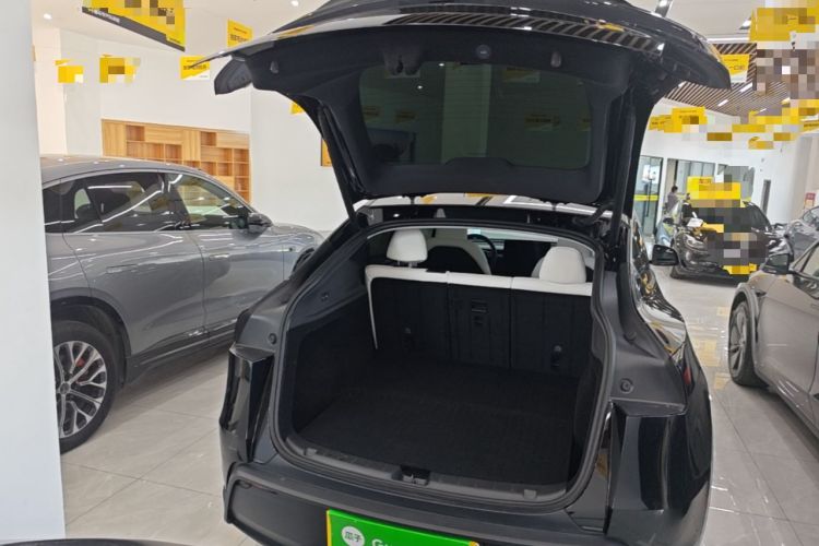 Used Tesla Model Y 2025 Long-Range All-Wheel-Drive Version Trunk