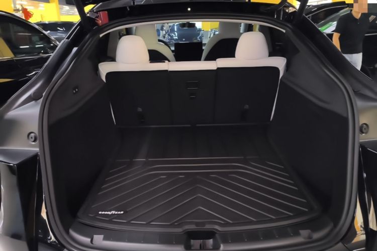 Used Tesla Model Y 2025 Updated Version Long-Range All-Wheel Drive Trunk
