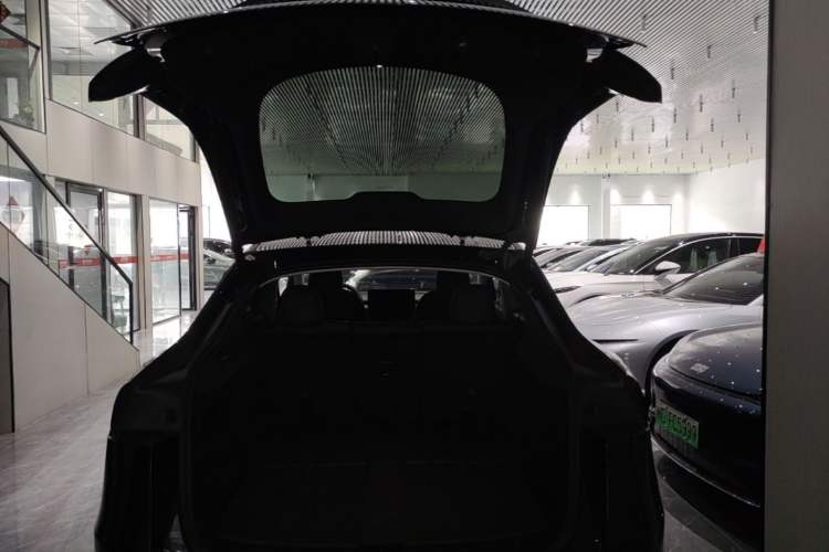 Used Tesla Model Y 2025 Long-Range All-Wheel-Drive Version Trunk