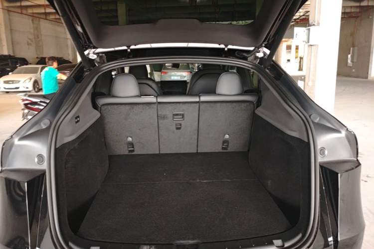 Used Tesla Model Y 2025 Rear-Wheel-Drive Version Trunk