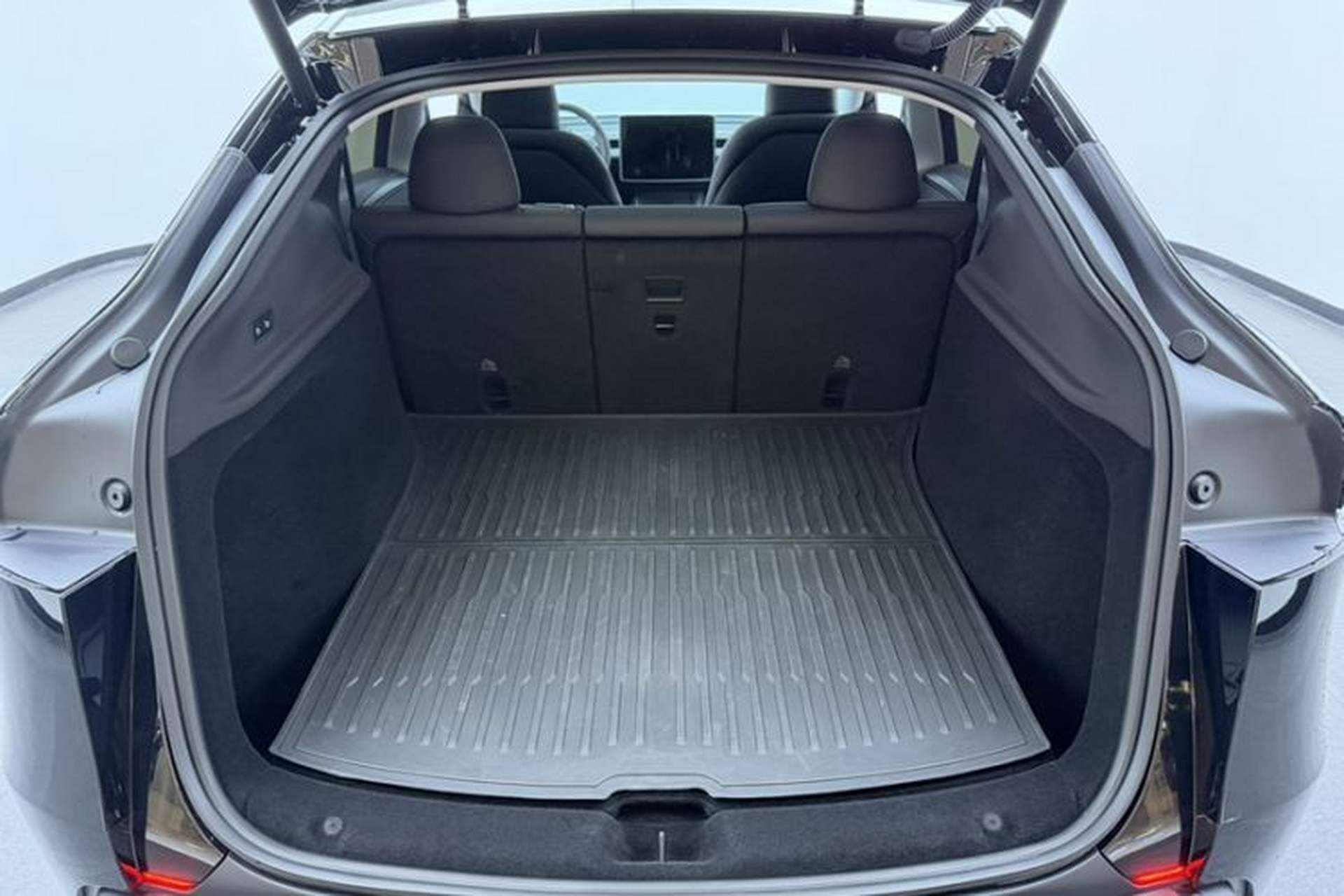 Used Tesla Model Y 2025 Long-Range All-Wheel-Drive Version Trunk