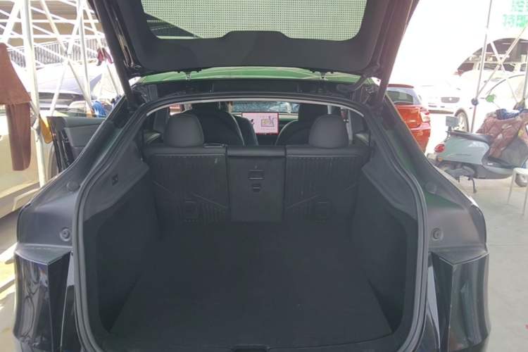 Used Tesla Model Y 2025 Rear-Wheel-Drive Version Trunk