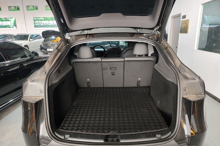 Used Tesla Model Y 2025 Rear-Wheel-Drive Version Trunk