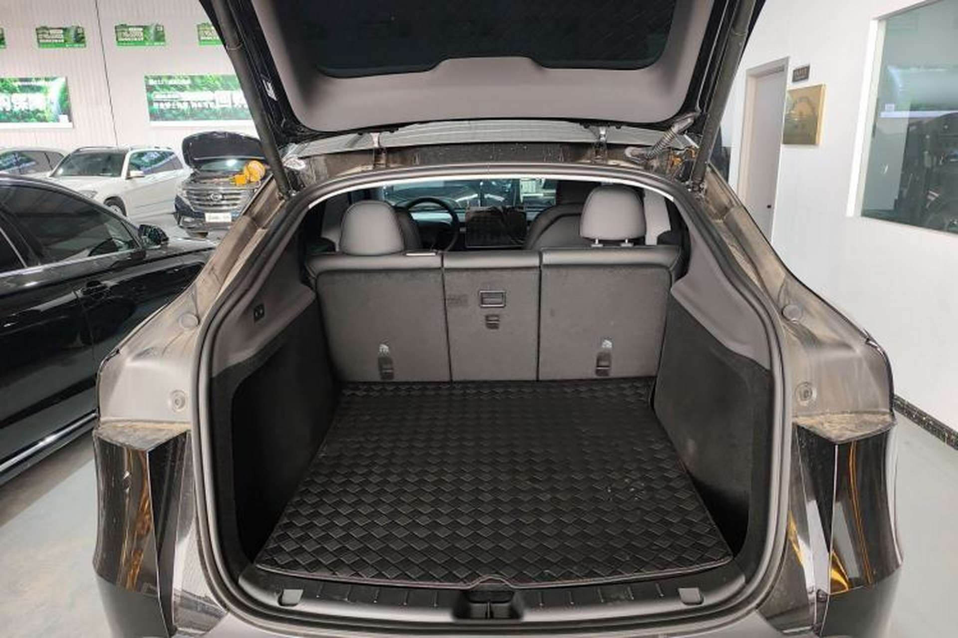 Used Tesla Model Y 2025 Rear-Wheel-Drive Version Trunk