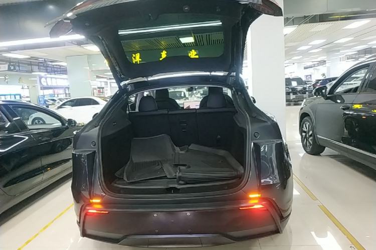 Used Tesla Model Y 2025 Rear-Wheel-Drive Version Trunk