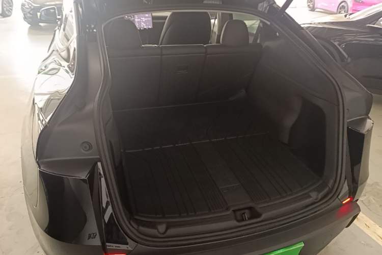 Used Tesla Model Y 2025 Updated Version Long-Range All-Wheel Drive Trunk