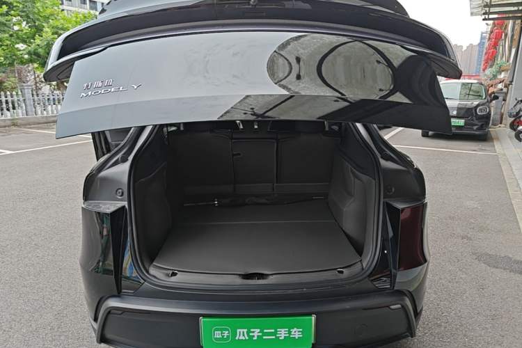 Used Tesla Model Y 2025 Rear-Wheel Drive First Edition Trunk