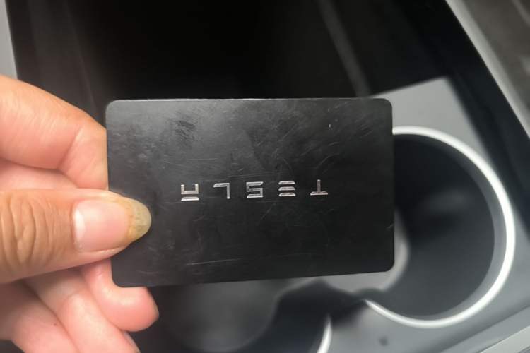 Used Tesla Model Y 2025 Rear-Wheel Drive First Edition Vehicle Key
