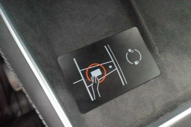 Used Tesla Model Y 2025 Rear-Wheel-Drive Version Vehicle Key