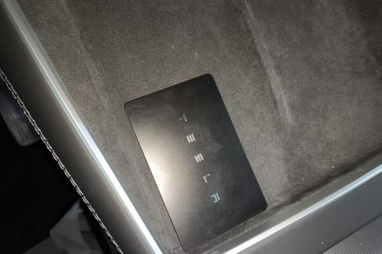 Used Tesla Model Y 2025 Rear-Wheel-Drive Version Vehicle Key