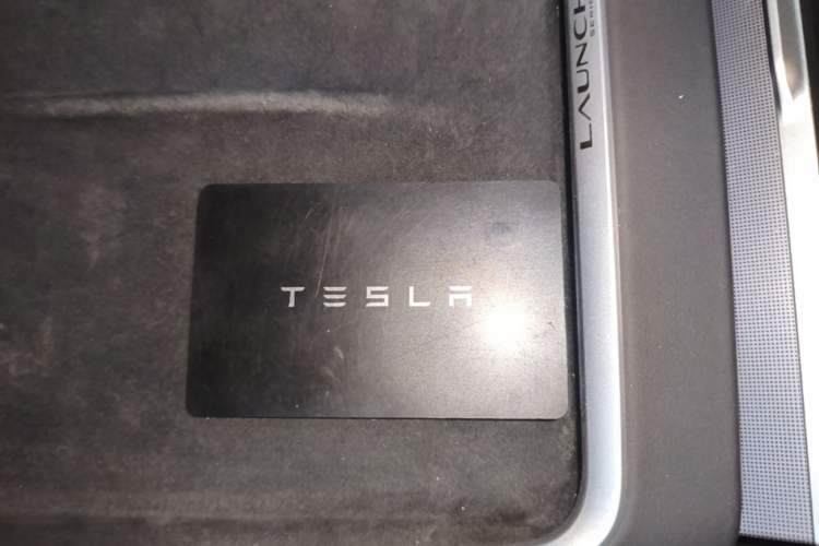 Used Tesla Model Y 2025 Rear-Wheel Drive First Edition Vehicle Key