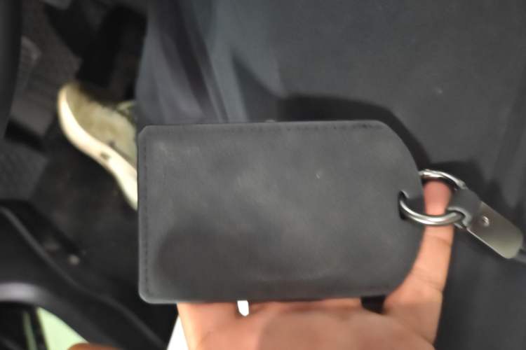 Used Tesla Model Y 2025 Long-Range All-Wheel-Drive Version Vehicle Key