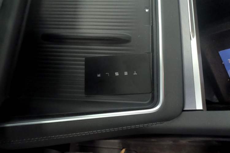 Used Tesla Model Y 2025 Updated Version Long-Range All-Wheel Drive Vehicle Key