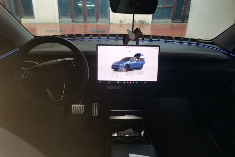 Used Tesla Model Y 2025 Rear-Wheel-Drive Version Center Console