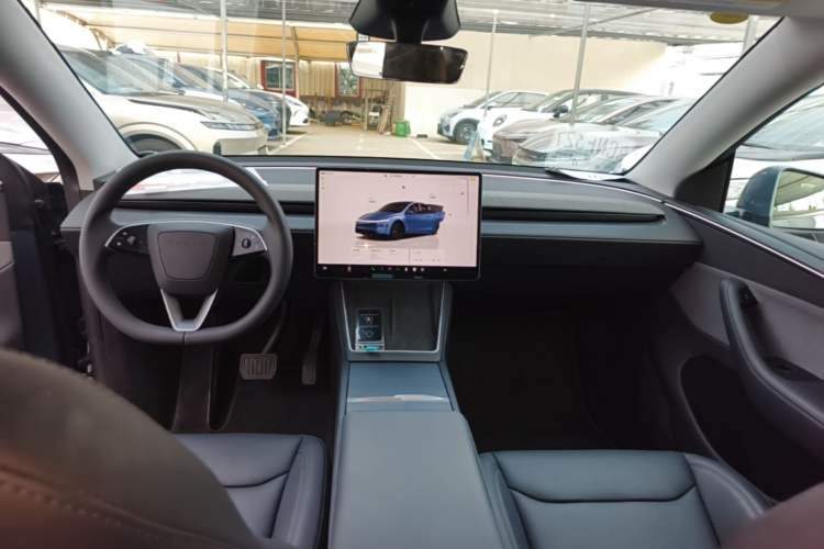 Used Tesla Model Y 2025 Rear-Wheel-Drive Version Center Console