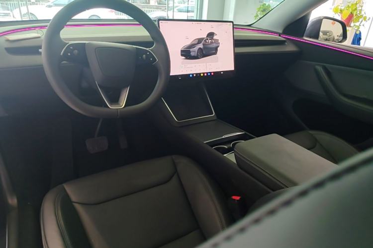 Used Tesla Model Y 2025 Rear-Wheel-Drive Version Center Console