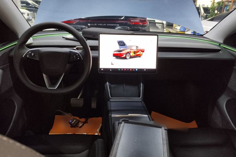 Used Tesla Model Y 2025 Long-Range All-Wheel-Drive Version Center Console