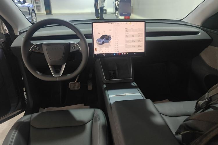 Used Tesla Model Y 2025 Rear-Wheel-Drive Version Center Console