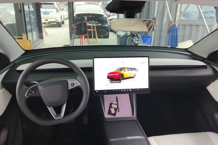 Used Tesla Model Y 2025 Rear-Wheel-Drive Version Center Console