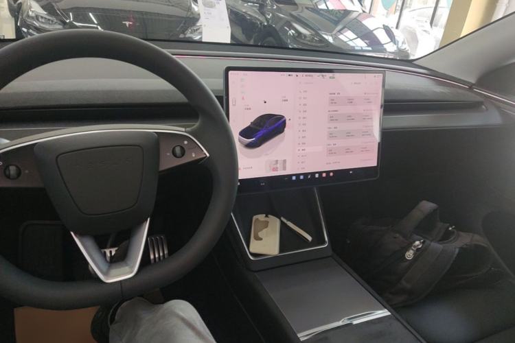 Used Tesla Model Y 2025 Long-Range All-Wheel Drive First Edition Center Console
