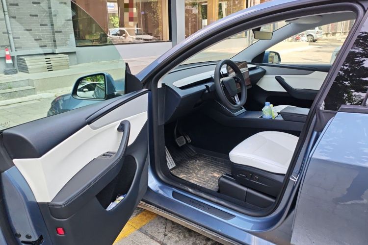 Used Tesla Model Y 2025 Rear-Wheel-Drive Version Driver Seat
