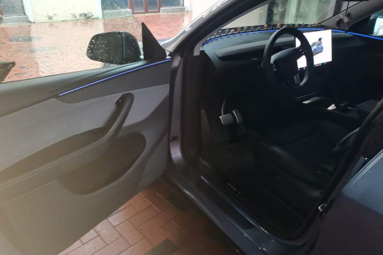 Used Tesla Model Y 2025 Rear-Wheel-Drive Version Driver Seat