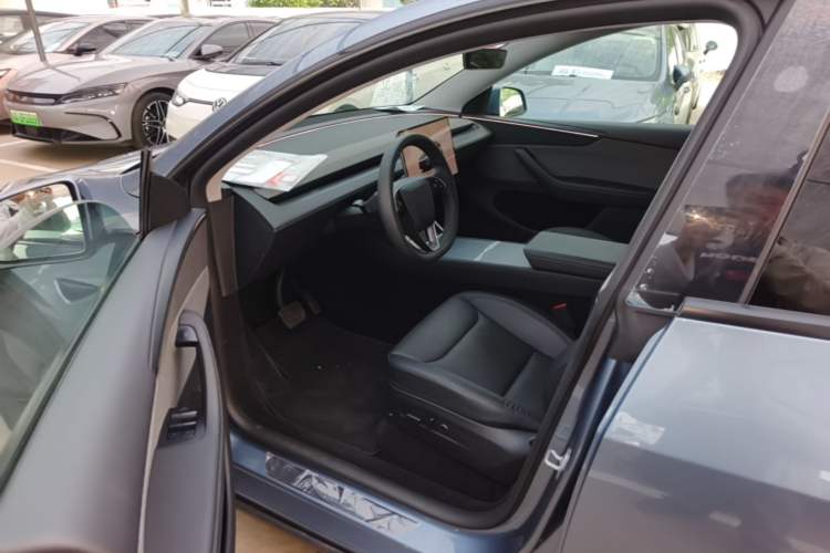 Used Tesla Model Y 2025 Rear-Wheel-Drive Version Driver Seat