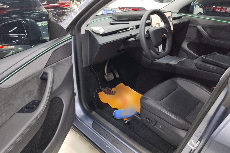 Used Tesla Model Y 2025 Long-Range All-Wheel-Drive Version Driver Seat